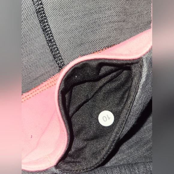 Lululemon crop pants, size 10. - Picture 8 of 16